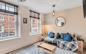 Seven Space Nadler Apartments